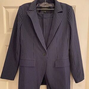 Women’s pant suit